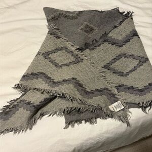 Wilfred Gray Geometric Pattern Scarf